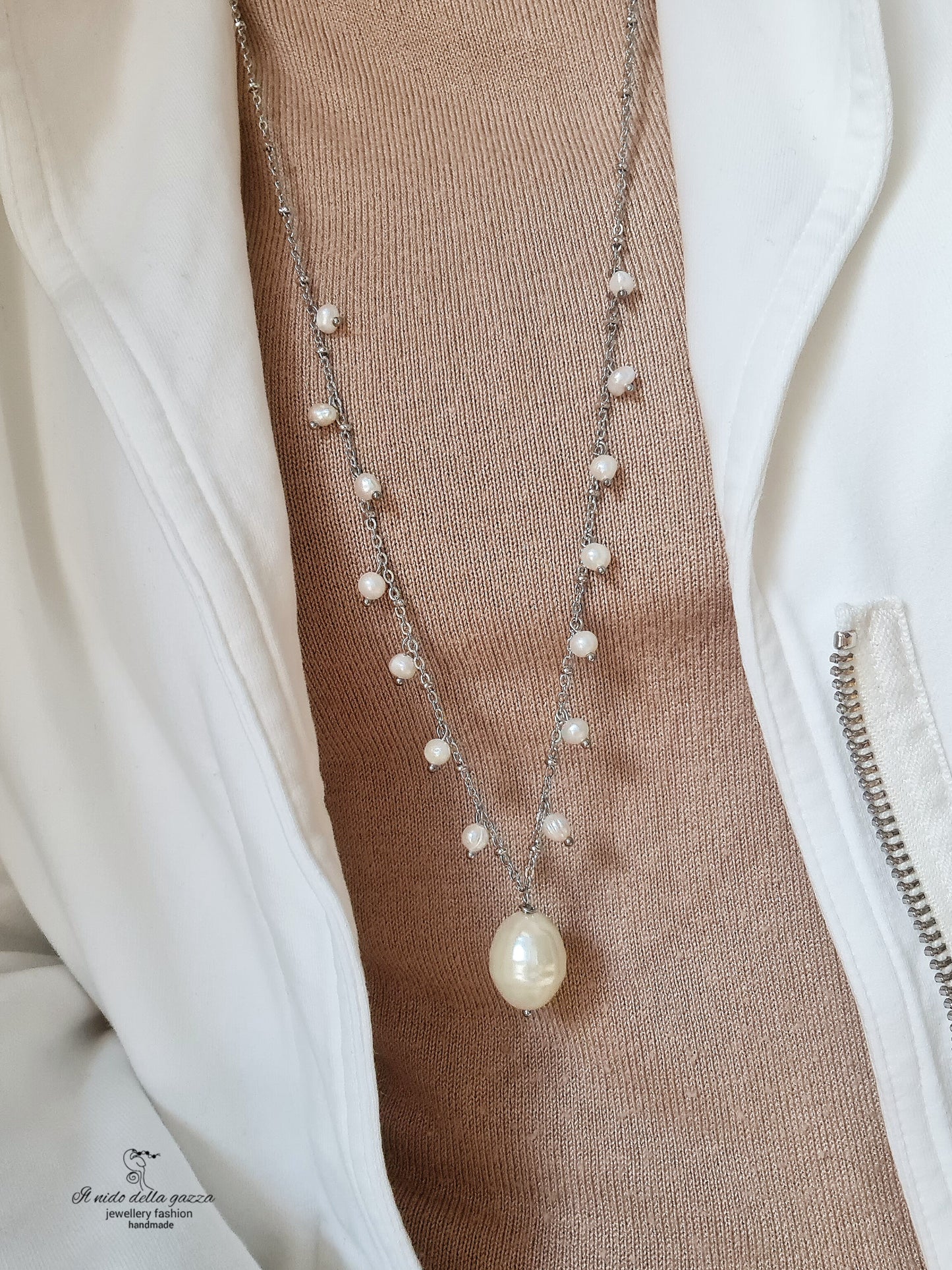 Collana lunga con perla