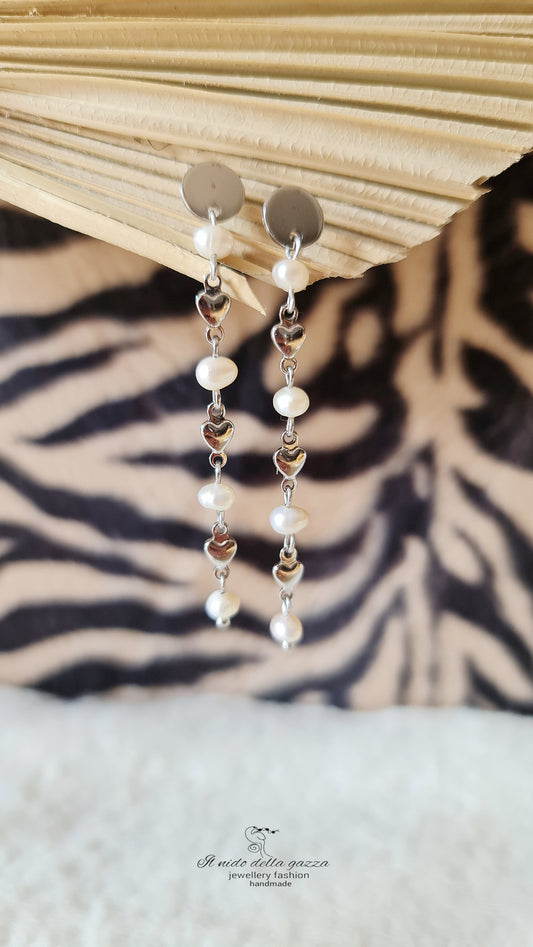 Orecchini lunghi con perle di acqua dolce