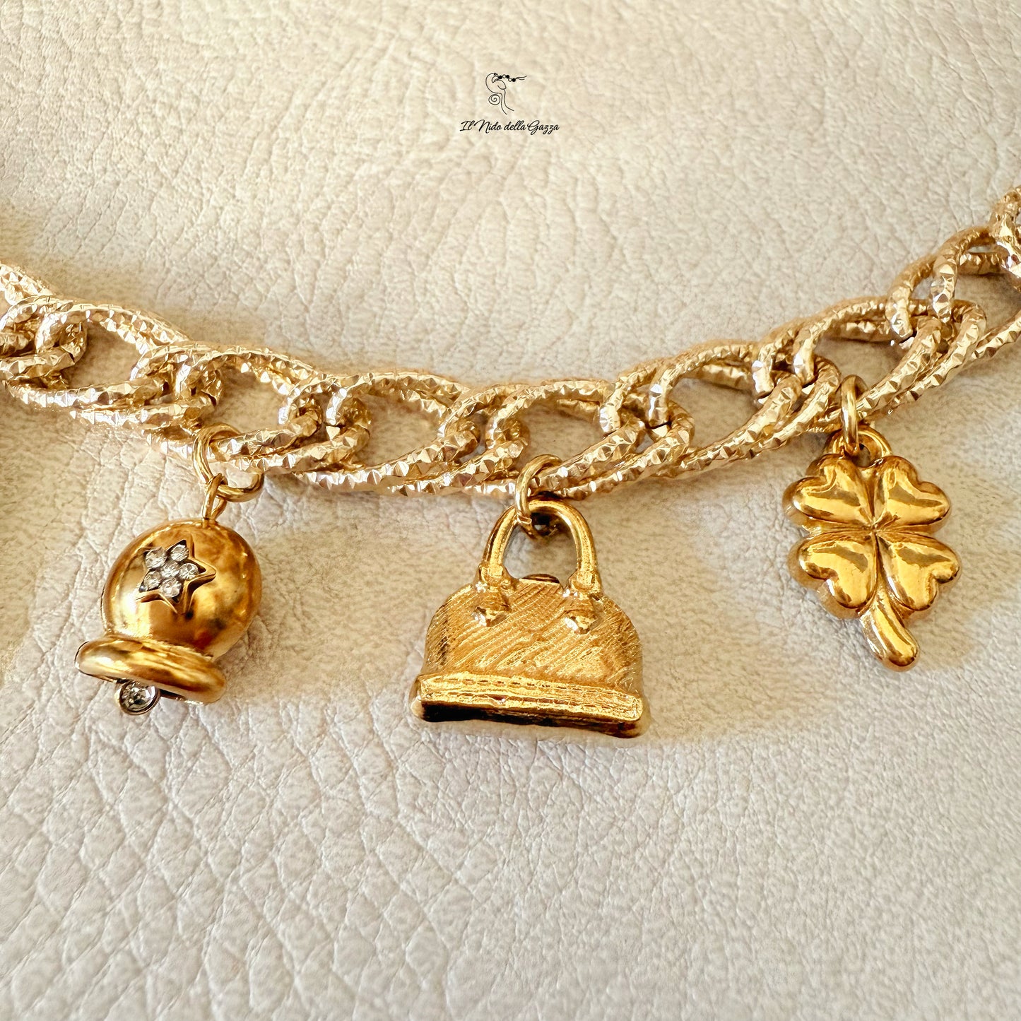 Bracciale Charm Luce Dorata dettagli